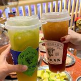 是从曲靖富源空运过来的酸萝卜丝，还有新平酸菜发酵而来