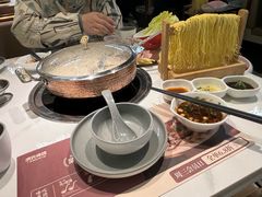 -洪氏嗨捞·广东猪肚鸡·椰子鸡火锅(西咸万象城店)