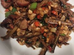 手撕鱼爱上腊牛肉-湘阁里辣(南岭购物广场店)