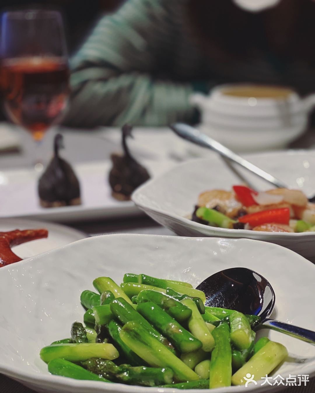 京城最美的天鹅酥！亮马河畔高端宴请首选地