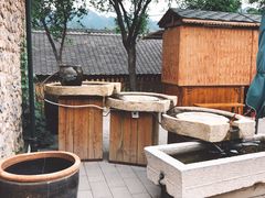 -百里峡七彩艺术小镇