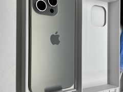 -Apple零售店(华贸购物中心店)