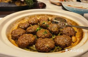 Braised Pork Meatball in Clay Pot