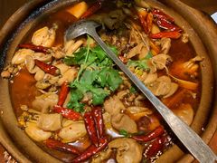 肥肠牛蛙砂锅-马头巷·食景园(苏州总店)