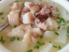 萝卜炖肘子-荣生萝卜汤饭店