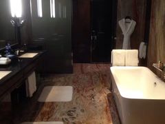 -广州天河希尔顿酒店