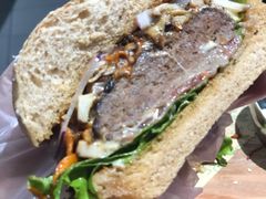 鲜香蘑菇牛肉汉堡-魏斯理汉堡(西安沣东吾悦店)