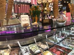 -Gelateria Dondoli