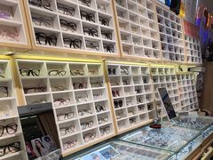 -沫芮眼镜·蔡司官方授权店(人民广场店)