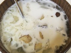 -志龙皇冠吃货椰子铺
