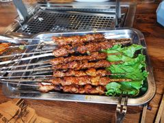烤羊肉串-清真·东拉黑炭火烤羊腿(世通·国际店)