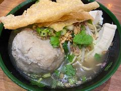 玛琅大粒包细粒牛丸汤-班兰叶印尼美食