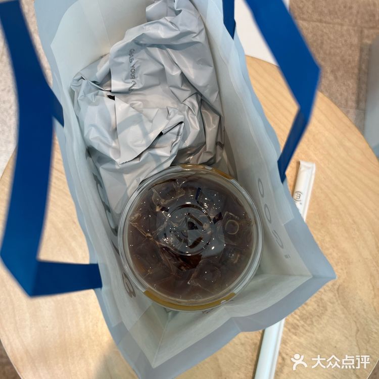 晚上调个鸡尾酒也绰绰有余。赠送的玻璃吸管也是极致环保