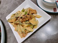 麻汁黄瓜拌油条-闫府私房菜·百年鲁菜(恒隆店)