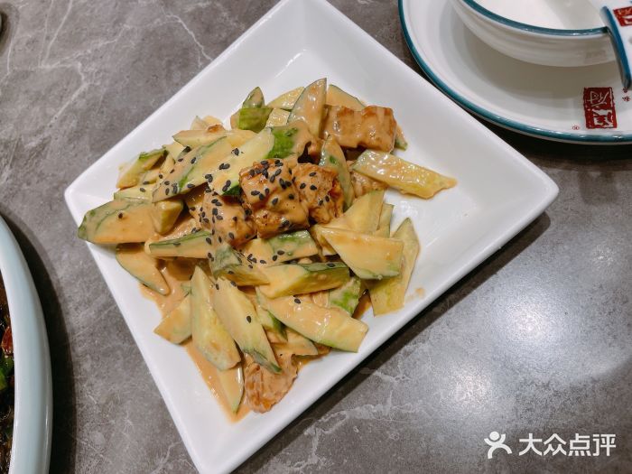 闫府私房菜·百年鲁菜(恒隆店)麻汁黄瓜拌油条图片