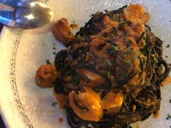 墨鱼面伴虾和卡拉布利亚肉肠番茄汁-FISH&POTATO Cō(地中海美食 万象城店)