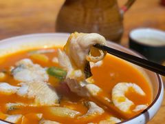 思茅酸汤鱼片-老滇山寨•云南特色菜•地方菜•民族风情歌舞表演(金碧店)