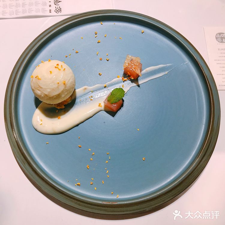 外面是巧克力,脆脆的,里面是香蕉馅