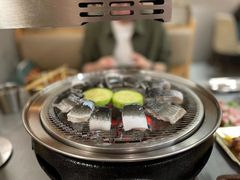 -围炉肉舍•炭烤活鳗•丹东海鲜烤肉(步行街店)