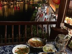 -临江餐馆二楼美食部落