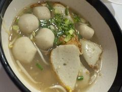 鱼丸鱼饼清汤鸡蛋面-榮泰米粉湯(Left Shop)