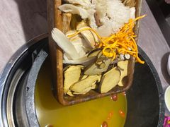 -野·大山里野生菌石锅土鸡(益田假日店)