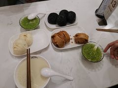 -李与白包子铺(桐梓林店)