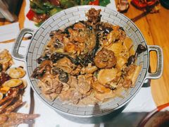 小鸡炖蘑菇锅-小俩口烧烤东北菜(双井店)