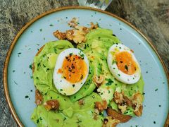 牛油果煮蛋吐司-RAC BAR(安福路店)