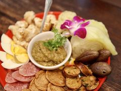 -Chom Cafe and Restaurant