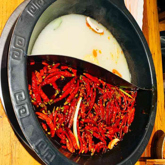 重庆大龙坎老火锅-"今天的天气有点热,我到先是长安区长安北街.