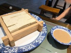 石磨豆腐蘸芝麻酱-松针蔡记蒸饺(花园路店)