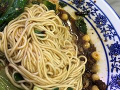 -渝之汇牛肉豌杂面