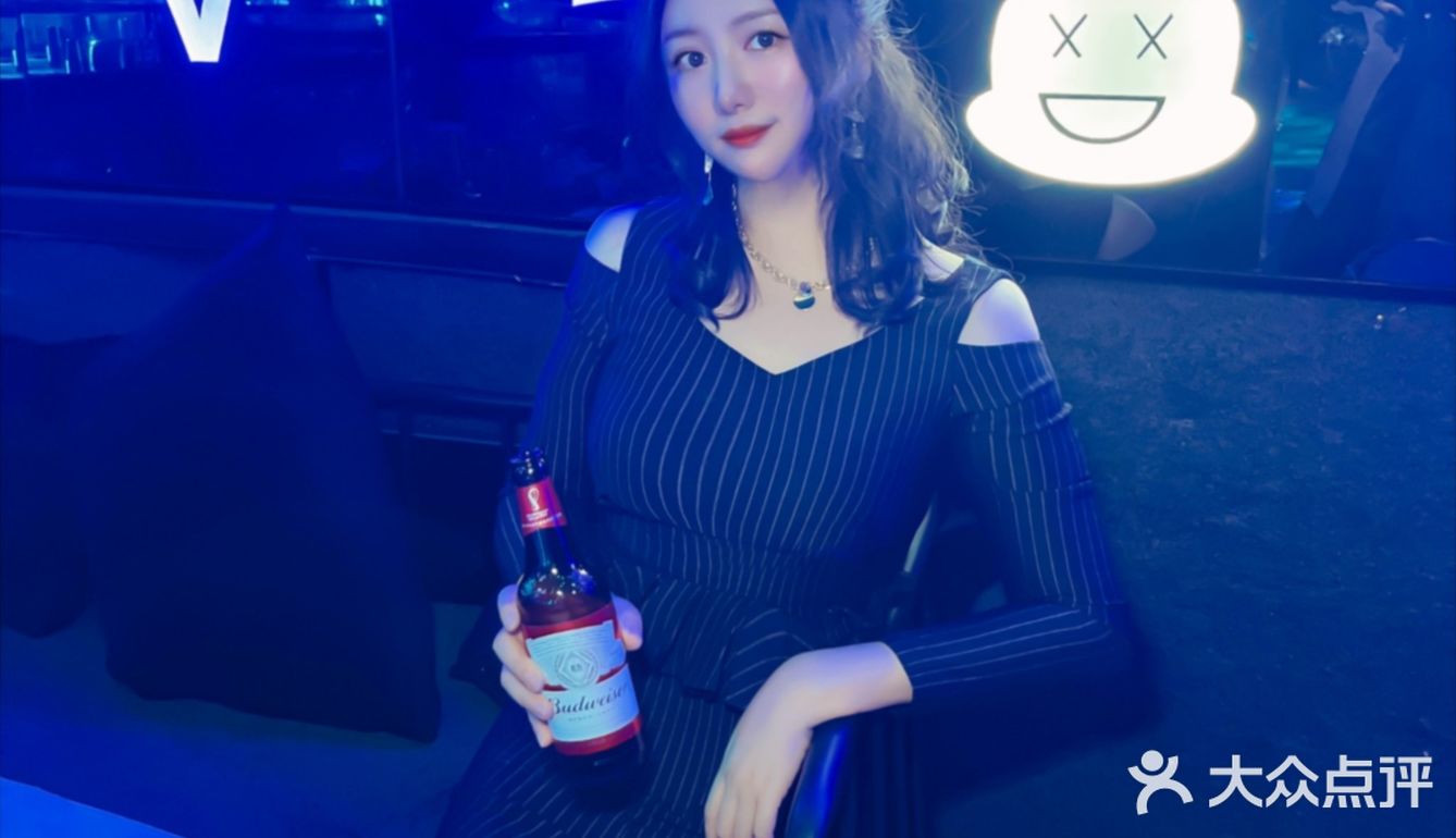 来武汉这家会飘雪❄️ 的酒吧邂逅一场浪漫💕 