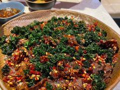 丘北辣椒炒鲜腌寻甸黄牛背脊-半山腰·云南菜(侨福芳草地店)