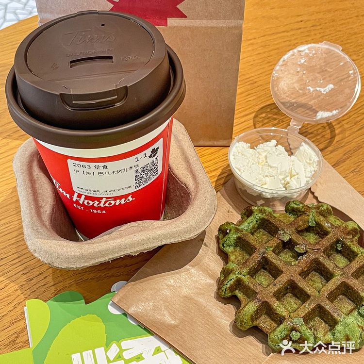 巴旦木烤乳拿铁和抹茶华夫饼🧇！