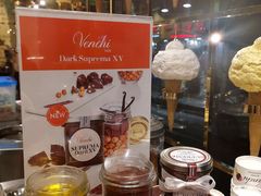 -Venchi (Chocolate & Gelato)