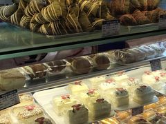 -白玉兰食品甜凤店(合生汇店)