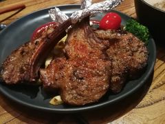 烤羊排-阿里家·新疆烤肉酒場 by MIG
