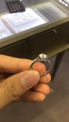 -威德钻石-克拉钻大本营(南京东路店)