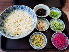 老北京炸酱面-门框胡同百年卤煮(新街口店)