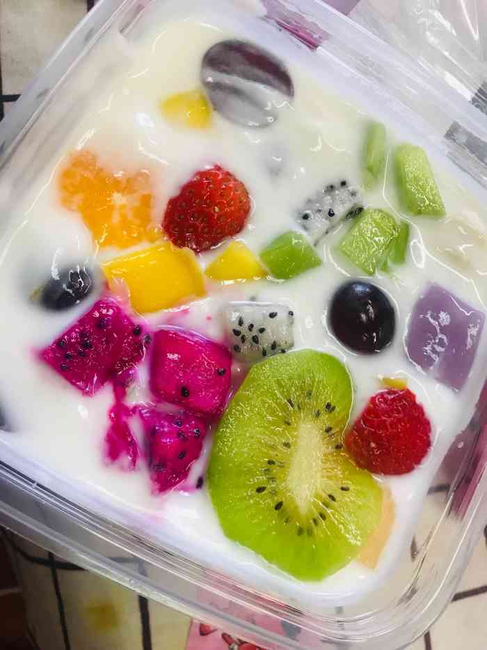果之缘水果捞(中央大街店)-"外卖订的,价钱便宜,酸奶很粘稠,喜欢,就.