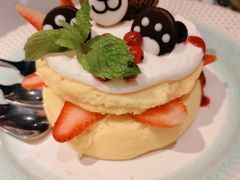 小熊泡芙配莓莓舒芙蕾松饼-西堤厚牛排(国瑞店)