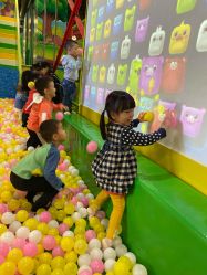 -维佳童话镇演出现场(徐东店)