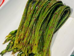 脆嫩韭菜花-七个烧烤·武汉大排档(翻身店)