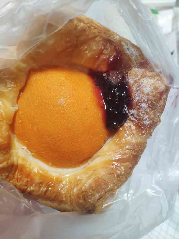 就在车站旁边交通便利,不过最近好多公交改线车少多了  「丹麦黄桃」