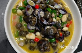 Sichuan-style Snail and Clam Stew