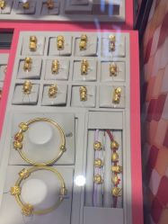 -周生生Chow Sang Sang(先天下店)