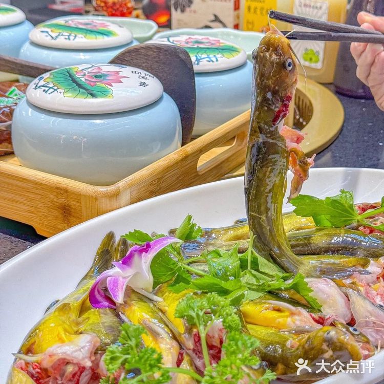 周年庆!兄弟开车过来为了吃这一口活鱼火锅~