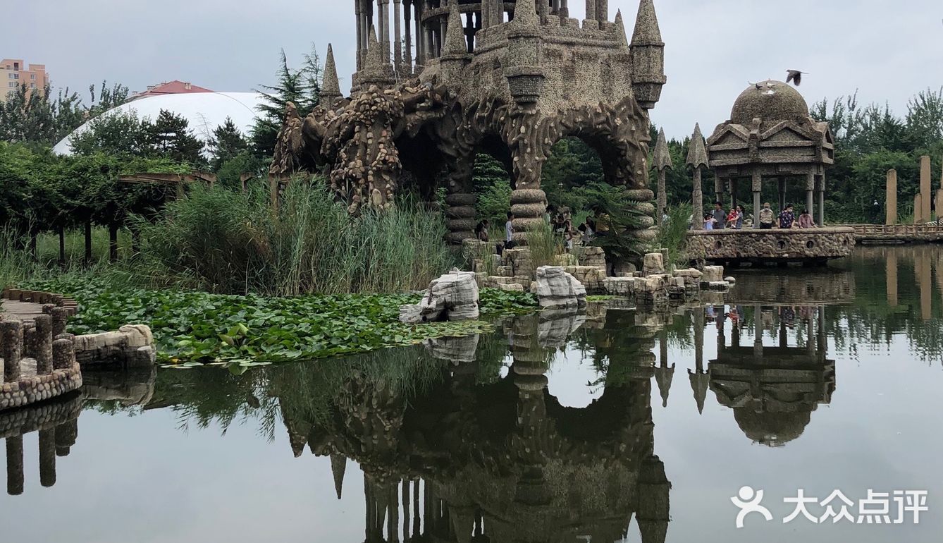 逛一逛也是享受啊……阴天的下午过去的,人不少